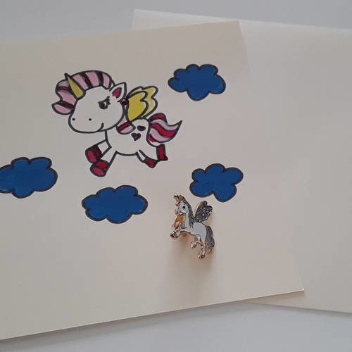 Carte postale licorne pin's licorne dans les nuages