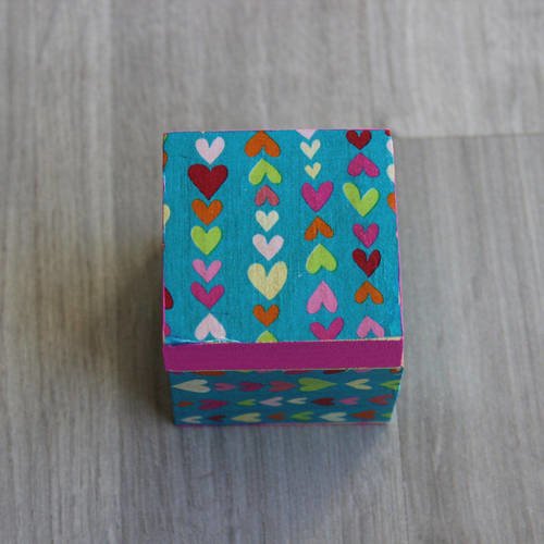 Petite boite en papier decopatch vernis