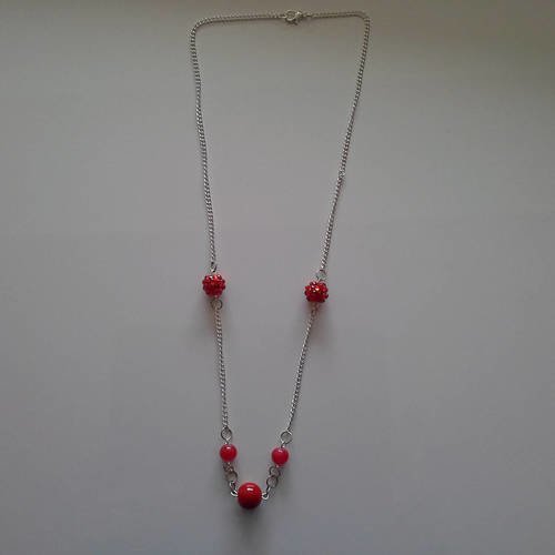 Collier perles rouge brillante et simples