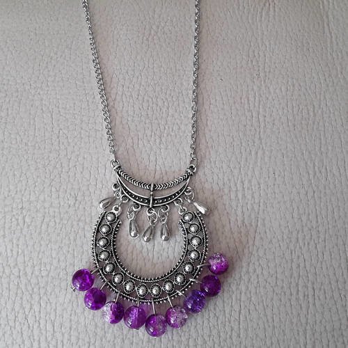 Collier style ethnique et perles de verre violettes
