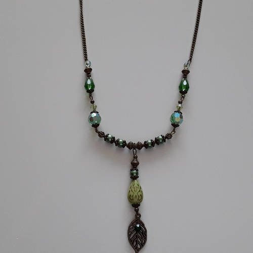 Collier ethnique style sautoir perles vertes et bronze