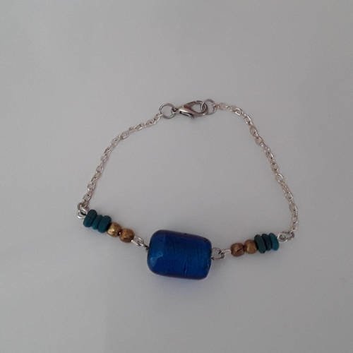 Bracelet argenté et perles bleues