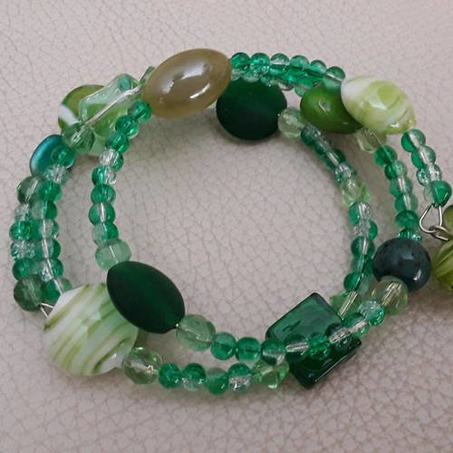 Bracelet fil mémoire de forme ton de vert