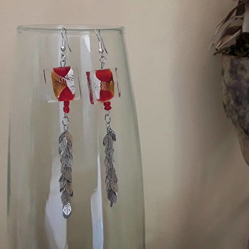 Boucles d oreille longues perles de verre rouge et or et feuille argenté