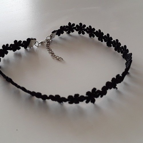 Ras de cou suédine élégant fleur 