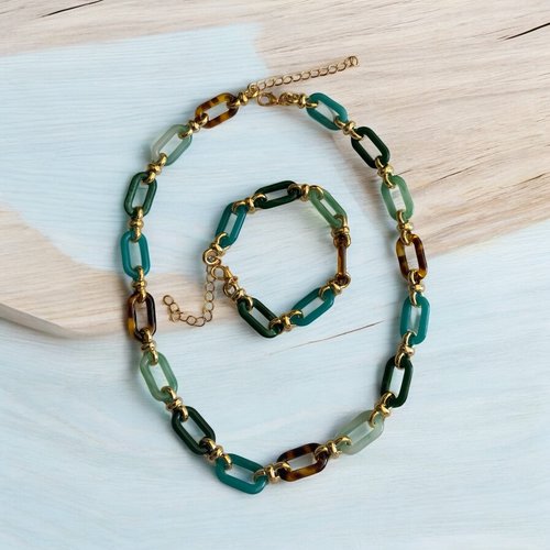 Collier et boucles d oreille moderne