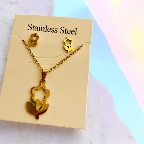 Ensemble collier et boucles d’oreille
