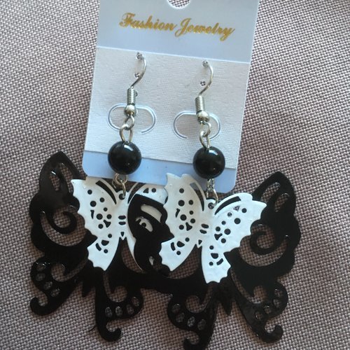 Boucles d oreille collection noir et blanc papillon