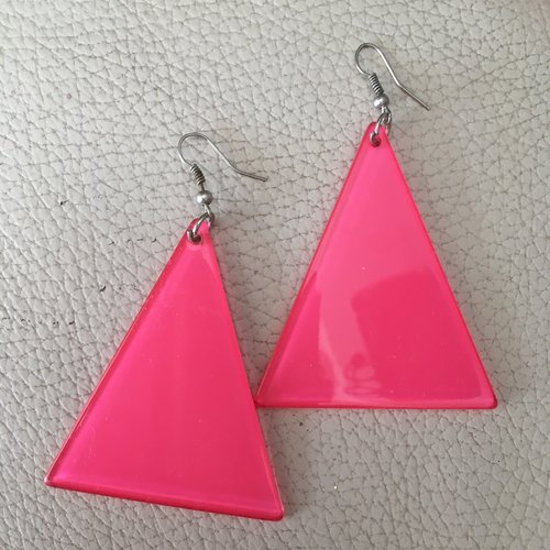 Boucles d oreille triangle rose fluo 