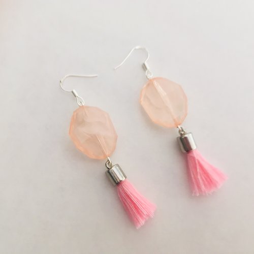 Boucles d oreille rose perle et pompon 