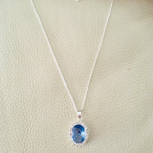 Collier pendentif bleu et strass diamant 
