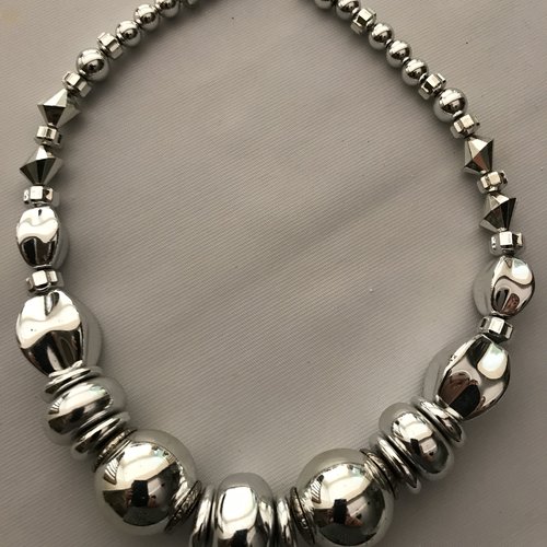 Collier perles argentées