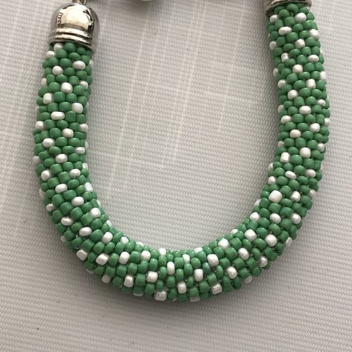 Bracelet perles vert et blanc