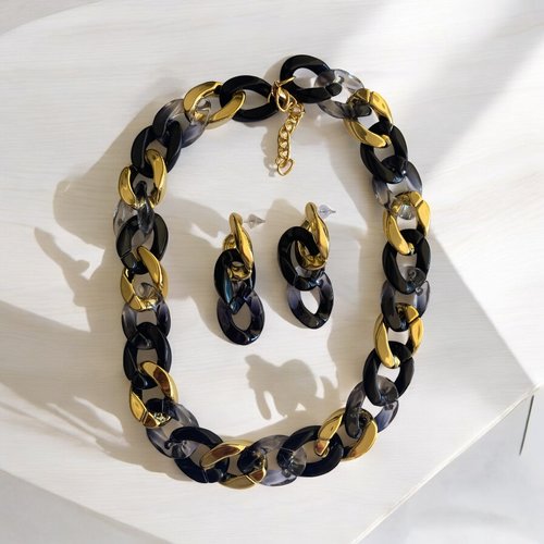 Collier et boucles d oreille moderne