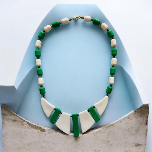 Collier vert et blanc