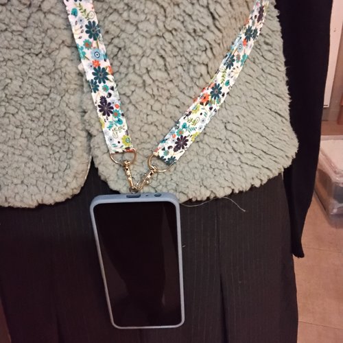 Cordon téléphone, badge, clé