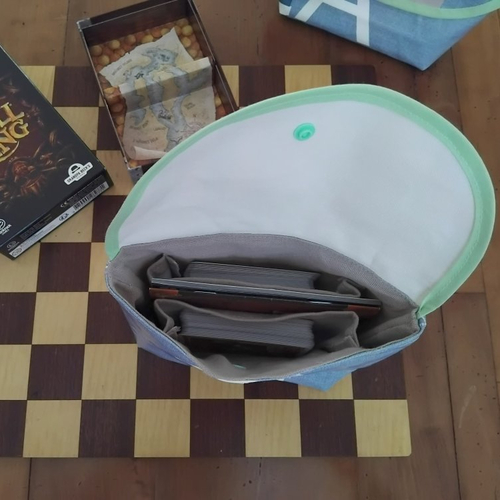 Pochette pour jeux de cartes, organisée et imperméable