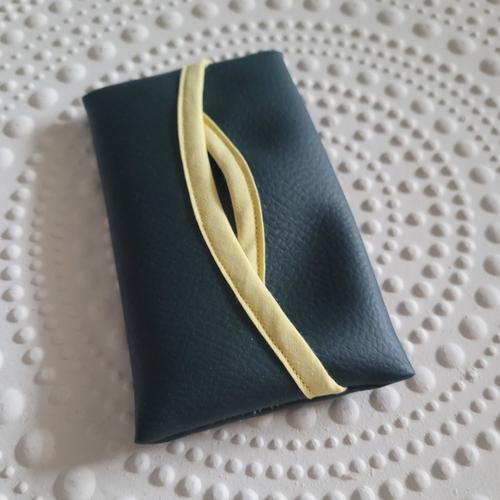 Pochette mouchoirs