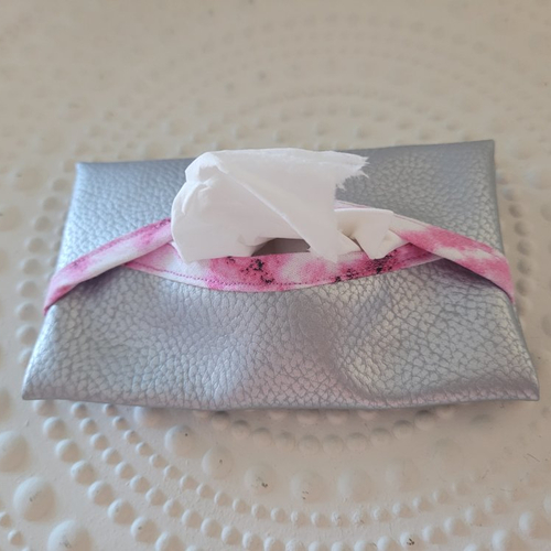 Pochette mouchoirs