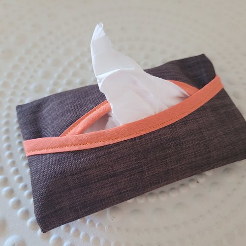 Pochette mouchoirs