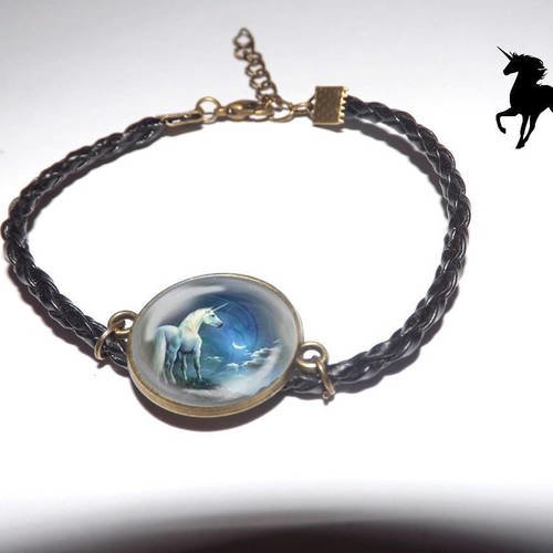 Jolie bracelet simili cuir tresse noir , avec cabochon en verre rond ,licorne sous le ciel étoilé, lune 