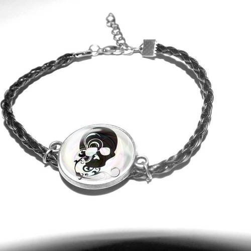 Jolie bracelet simili cuir tresse noir , avec cabochon en verre rond 20mm , skull tete de mort 