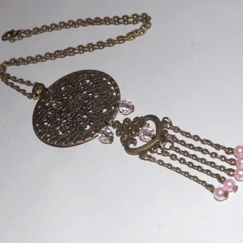 Collier de créateur , ethnique romantique, coeur , perle verre et cristal rose 