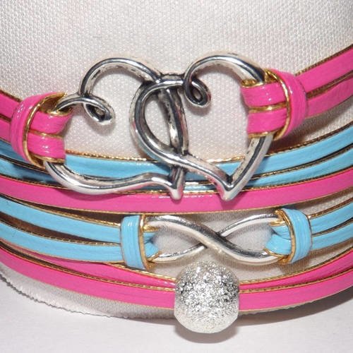 Tres jolie bracelet manchette imitation cuir,breloque et perle,rose et bleue 