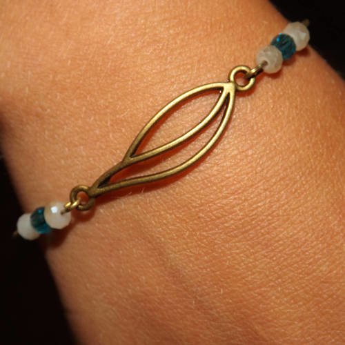 Bracelet fin métal bronze, minimaliste ,goutte et perle cristal bleu et blanc 