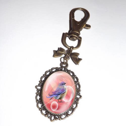 Porte clef, bijou de sac,cabochon en verre, jolie oiseau plume violette et bleue 
