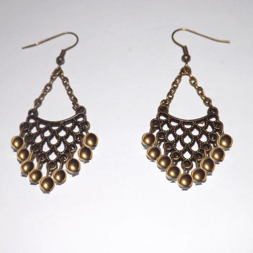 Super paire de boucle d'oreille style orientale ,hematite doré, bijoux de createur 