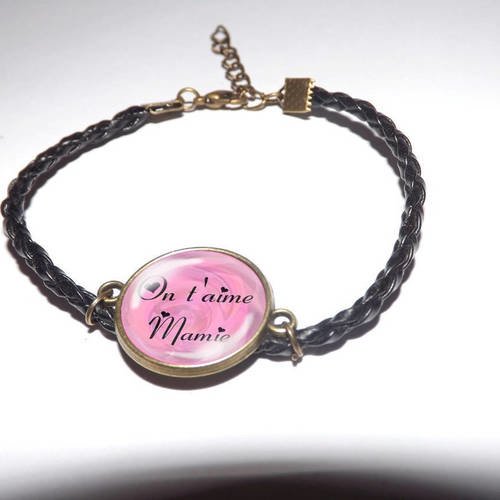 Jolie bracelet simili cuir tresse noir , avec cabochon en verre rond 18mm , on taime mamie 
