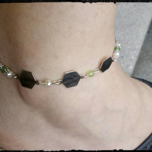 Chaine de cheville / bracelet de cheville trio d'hexagone, perle cristal verte 