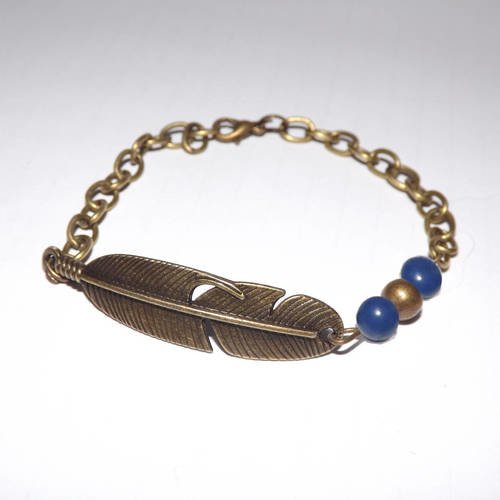 Jolie bracelet plume ethnique , bronze avec perle bleu lapis lazuli 