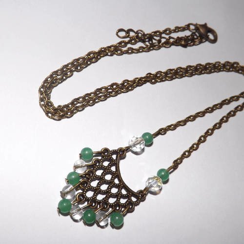 Super collier style orientale , jade et perle de verre, transparent et verte, bijoux de createur 