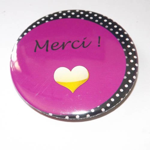 1 magnet taille 58 mm  merci coeur jaune 