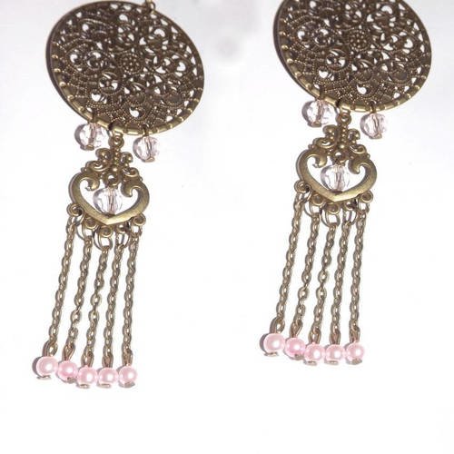 Boucle d'oreille pendante,bijou de créateur , ethnique romantique, coeur , perle verre et cristal rose 