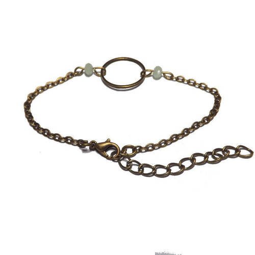 Bracelet fin métal bronze, minimaliste ,cercle et perle cristal vert d'eau 