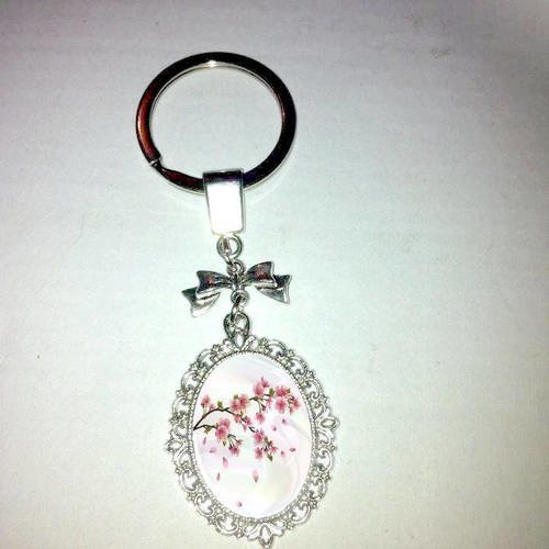 Porte clef, bijou de sac, fleur de cerisier sakura cabochon en verre 