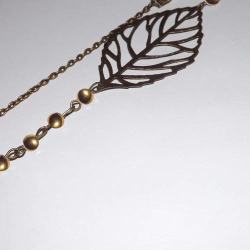 Jolie headband bijoux de cheveux, accessoire vintage, romantique, feuille , perle hematite doré 