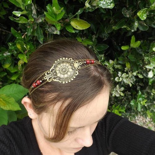 Jolie headband bijoux de cheveux, accessoire vintage, romantique, style ethnique , rouge (autre couleur de perle sur demande) 