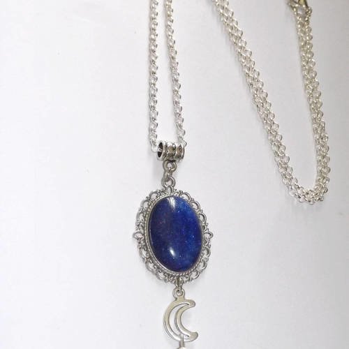 Collier clair de lune avec cabochon en verre bleu nuit pailleté , ovale ,avec breloque lune , perle cristal 