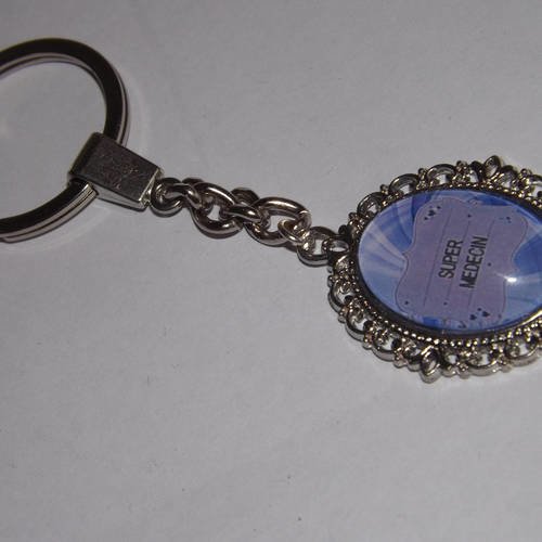 Porte clef, bijou de sac,cabochon en verre, super medecin bleu  (personnalisable) 