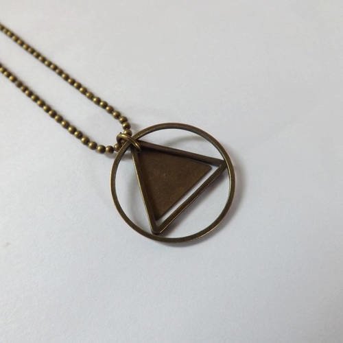 Collier graphique, geometrique, coloris bronze triangle et cercle, monté sur chaine à bille 