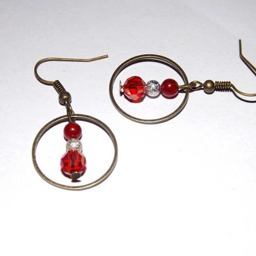 Boucle d'oreille createur, cercle bronze,ton rouge,perle cristal et jade, (autre couleur de perle possible selon stock) 
