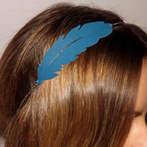 Headband plume ethnique bijoux de cheveux, en cuir coloris bleu , fait main 
