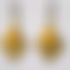 Boucles d'oreilles losange , coloris bronze ,  sequin émaillé jaune tournesol, perle verre 
