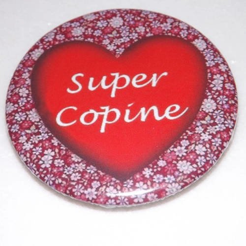 1 magnet taille 58 mm  super copine, fond liberty coeur rouge 