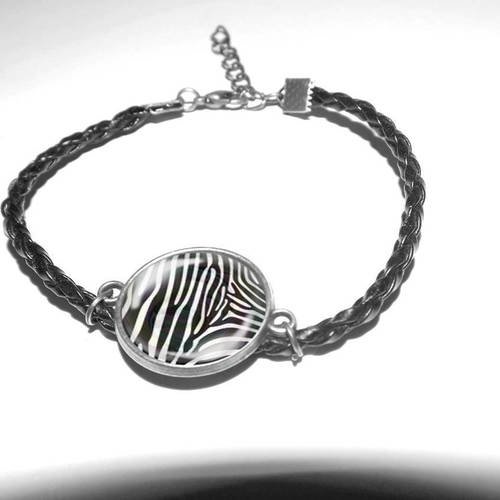 Jolie bracelet simili cuir tresse noir , avec cabochon en verre rond 20mm , peau de bete ,zebre 