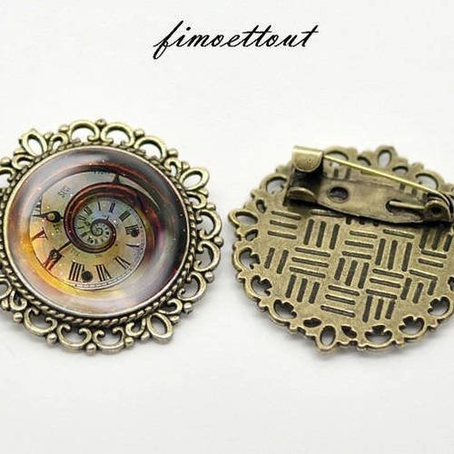 Jolie broche motif horloge tourbillon,steampunk cabochon verre ,bijou créateur 